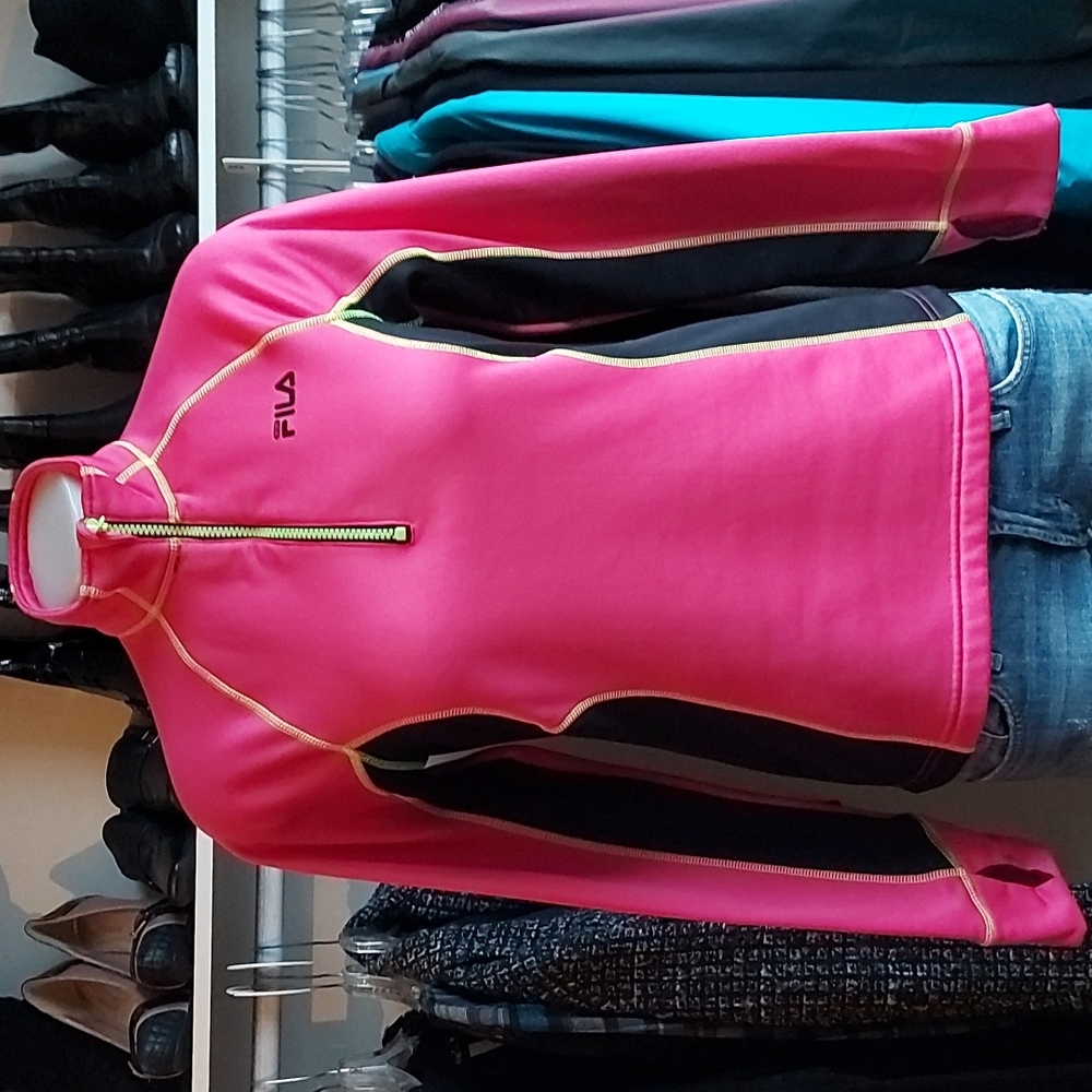 Fila Long Sleeve Active Wear Top in Excellent Condition. Colours are Vibrant!